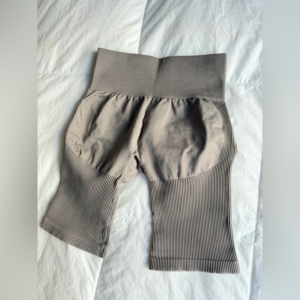 Lazuli Label scrunch shorts